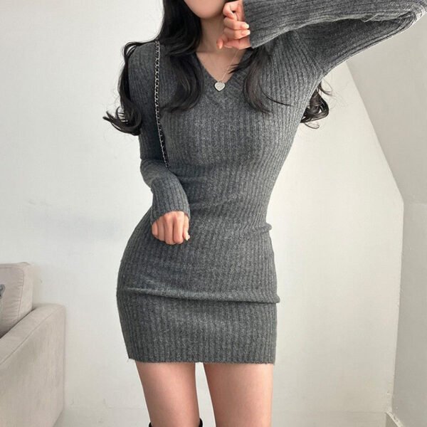 Vestido mini ajustado con escote en V para mujer