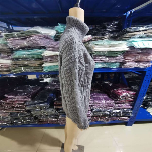 Suéter de cuello alto de punto trenzado para mujer