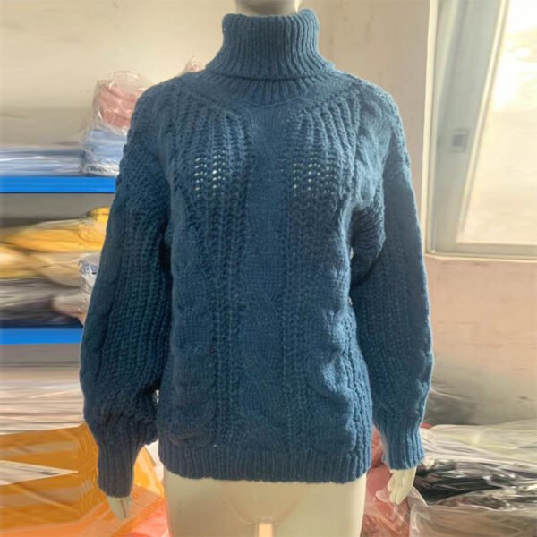 Suéter de cuello alto de punto trenzado para mujer