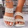 Sandalias tejidas con patrón ondulado de moda