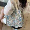 2cfd9dfe-b8ff-426b-9bf0-07deaa623956.jpg Bolso de lona con flores, moderno