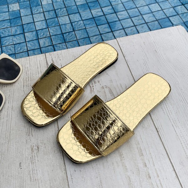 5c6a18e2-de78-4a45-8aef-93778096ac8a.jpg Sandalias planas de punta cuadrada de verano con textura de cocodrilo para mujer
