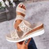 Sandalias tejidas con patrón ondulado de moda