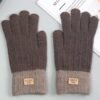 Guantes de invierno con rayas marrones bordadas y cálidos para ciclismo con dibujos animados universale